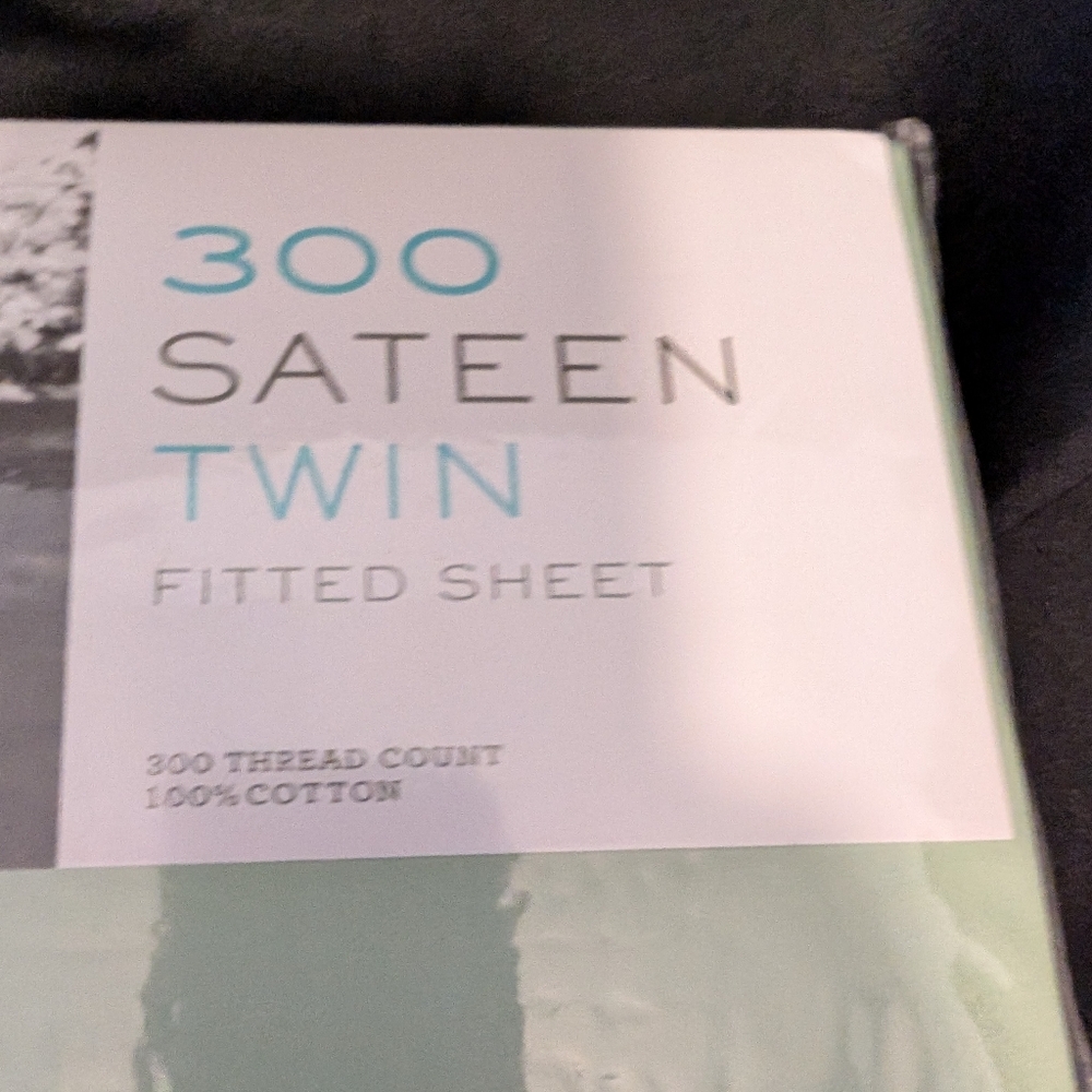 Martha Stewart Sateen Twin Fitted Sheet in Soft Green - Picture 4 of 6